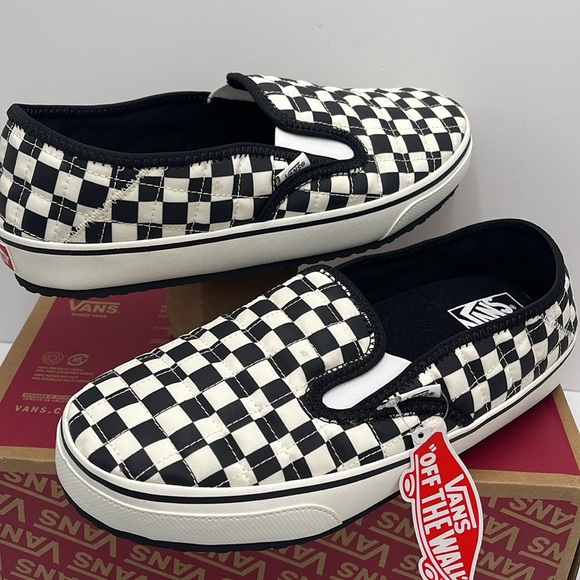 Vans WMNS Slip-Er 2 (Checkerboard)BIk/Clsc White 
VN0A4UWOIB8 Sneakers - Picture 10 of 16
